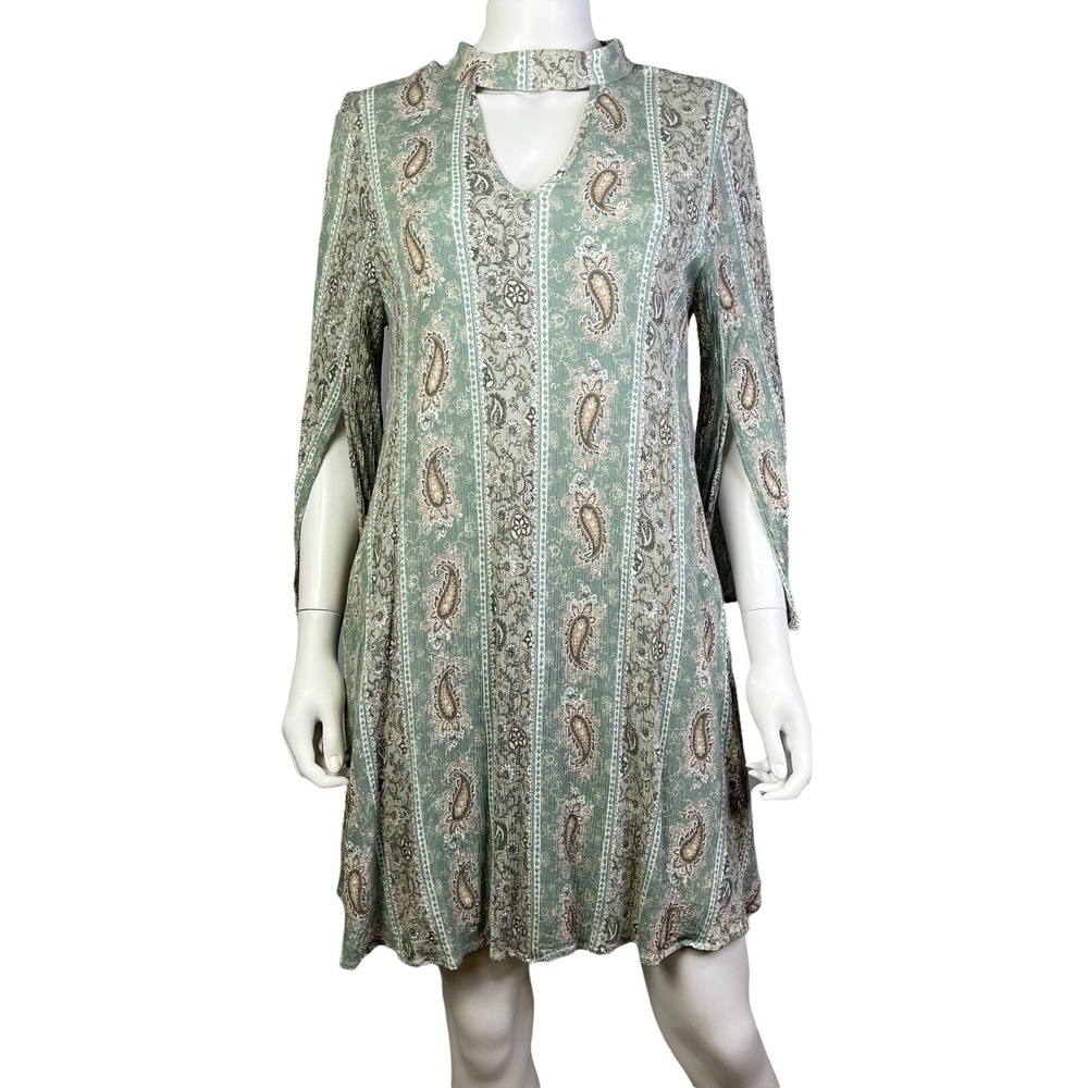 Andrée by Unit Shift Dress Sage Green Lined Paisley Floral Size Medium (H10166)‎
